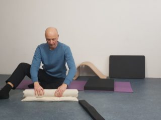 Critical Alignment Yoga met Kader